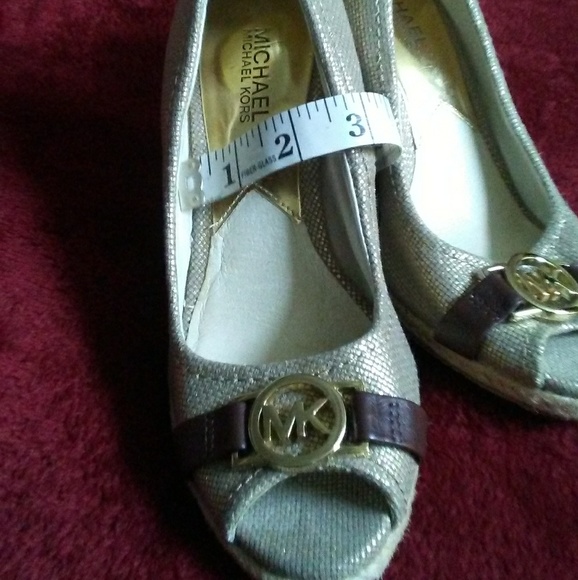 Ladies shows - Picture 2 of 6